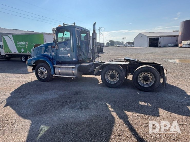 2002-ihc-9400i-day-cab-truck-(gp10940,-unit-109996)-image-11