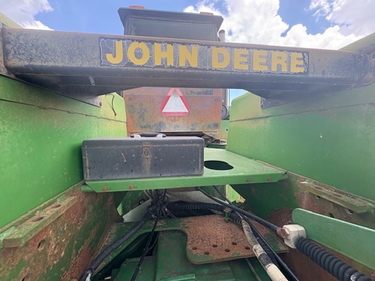 john-deere-8560-image-34