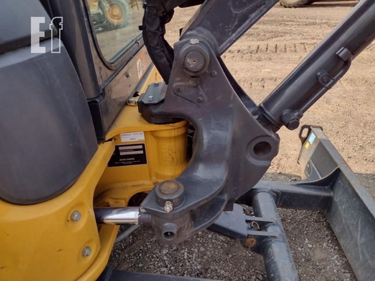 2022-deere-30g-image-23