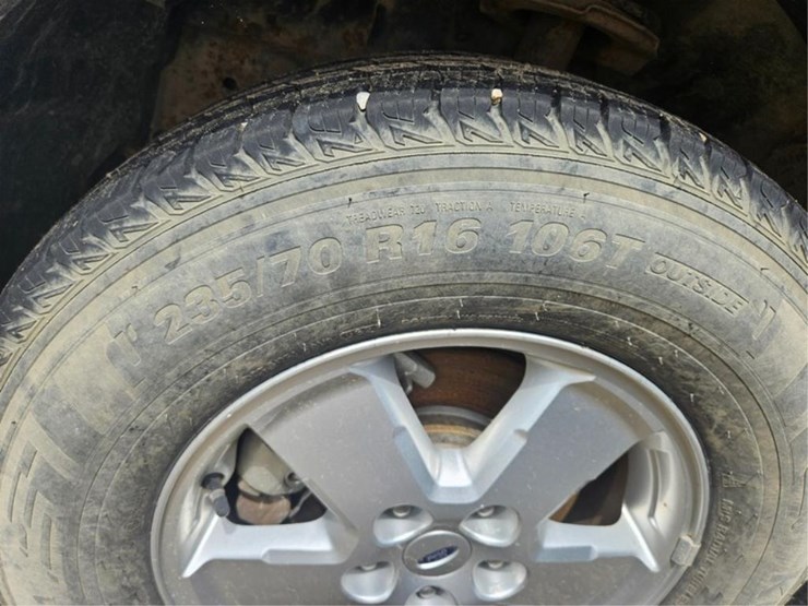 2011-ford-escape-image-28