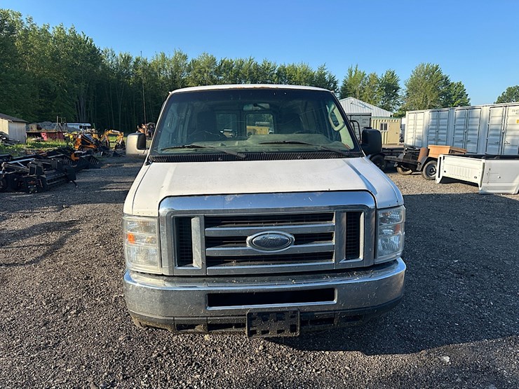 2013-ford-e250-image-2