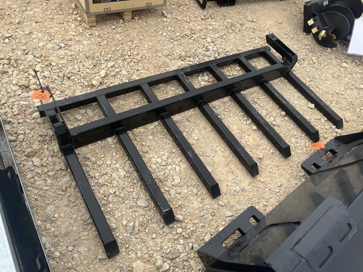 wolverine-67"-pallet-forks-w/-7-teeth-image-4