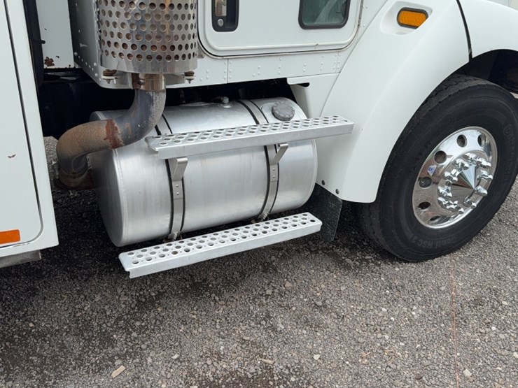 2007-kenworth-t300-image-7