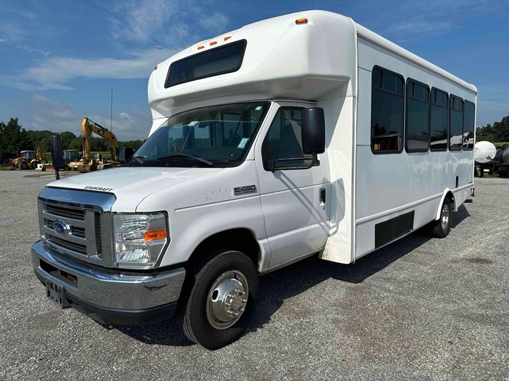 2017-ford-e450-image-1