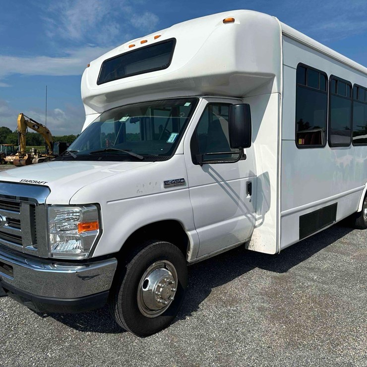 2017 FORD E450