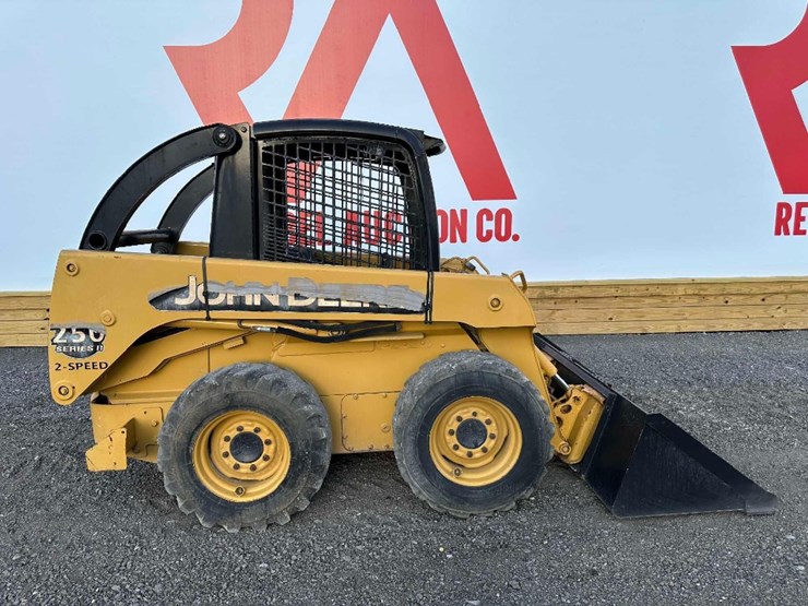 deere-250-image-6