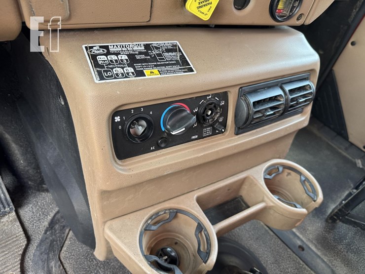 2004-mack-granite-cv713-image-51