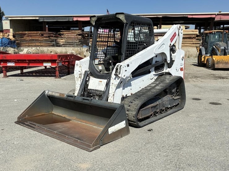 2019-bobcat-t740-image-1