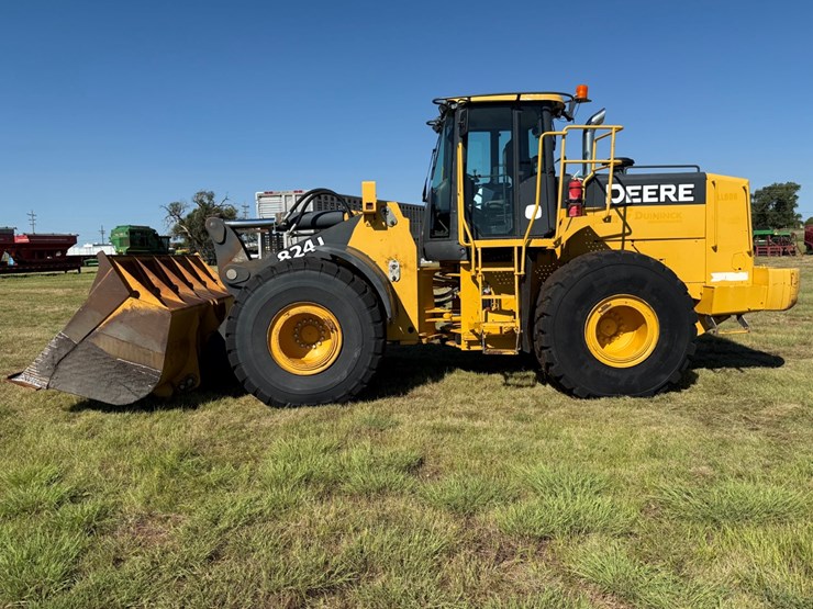 deere-824j-image-2