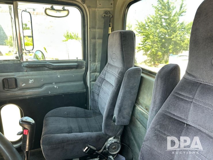 1998-peterbilt-378-image-43