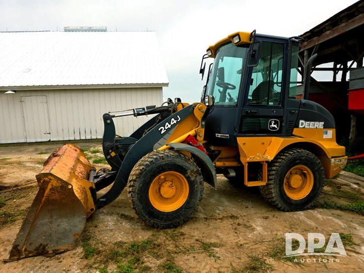 deere-244j-image-1