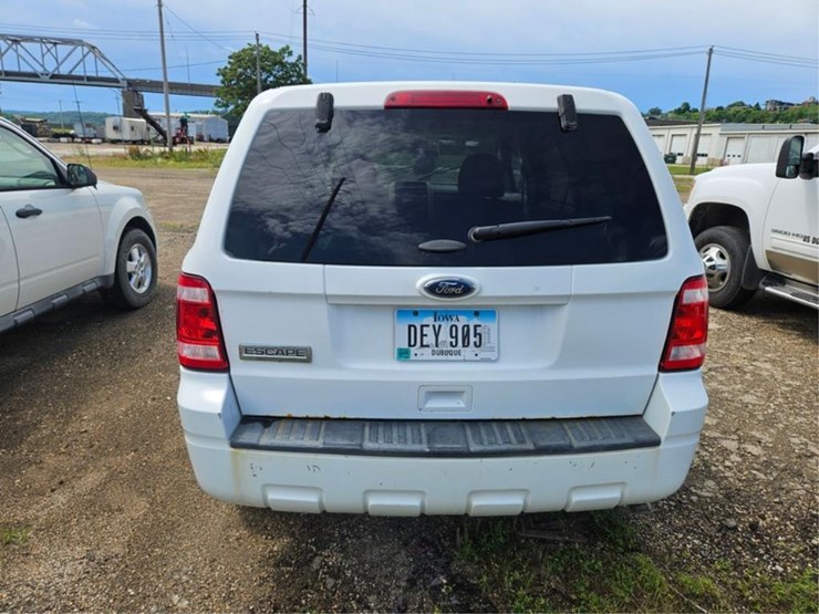 2011-ford-escape-image-4