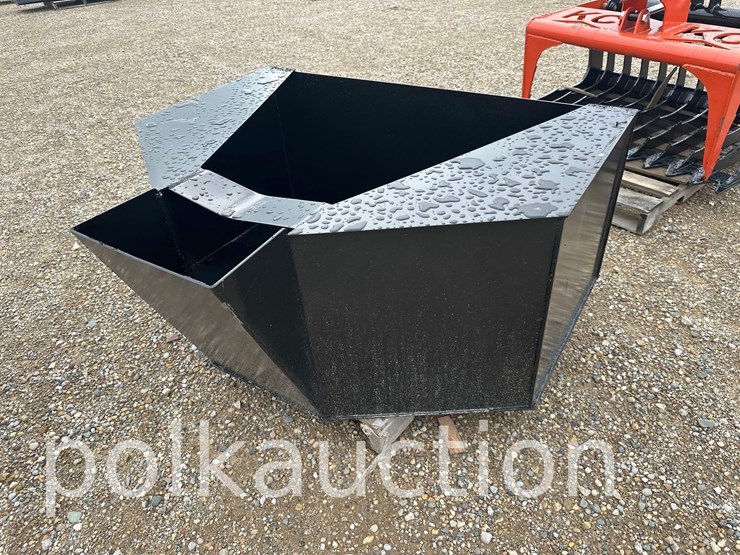 162---3/4-cy.-concrete-placement-bucket-image-1