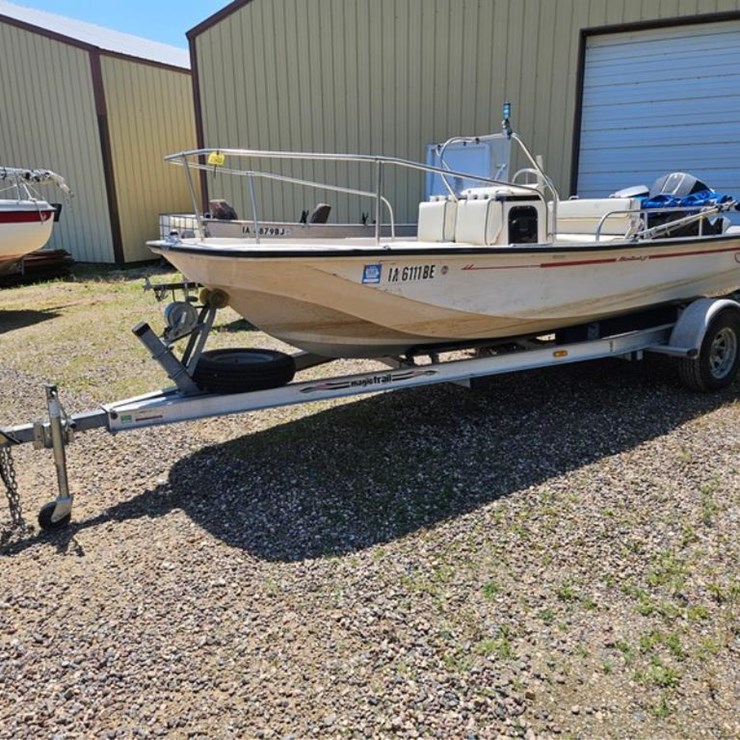 #2545 • Boston Whaler Montauk 17 Fiberglass Boat