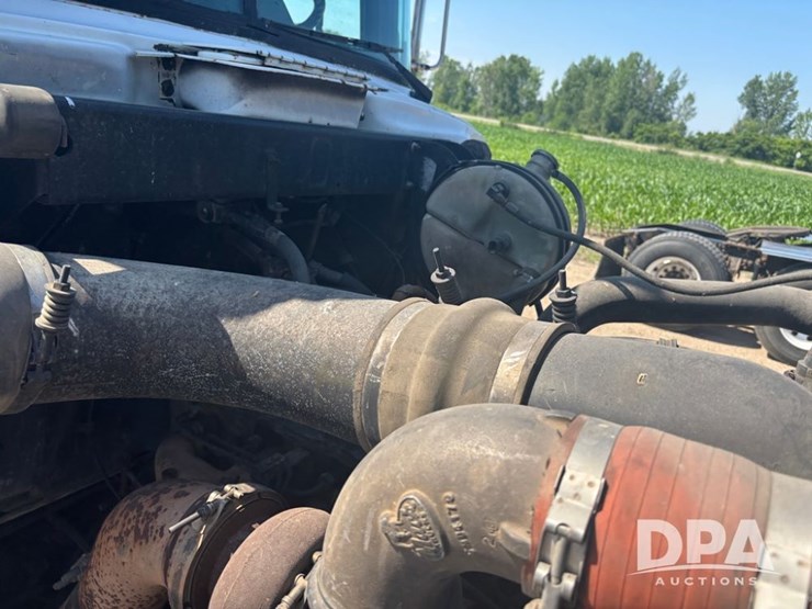 1995-mack-rd690s-image-32