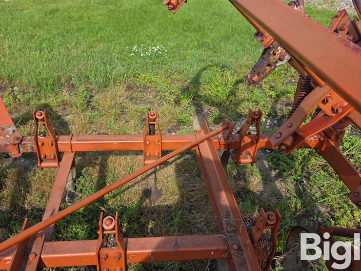 case-1200m-field-cultivator-image-19