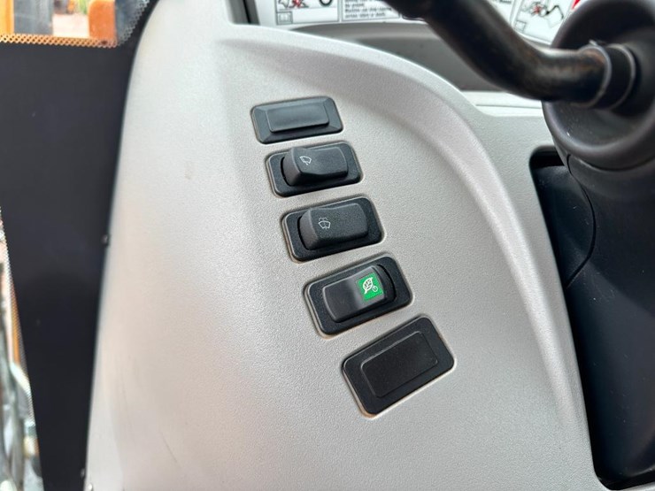 2019-case-580sn-image-54