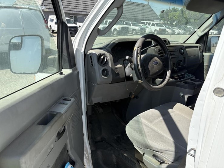 2013-ford-e350-image-9