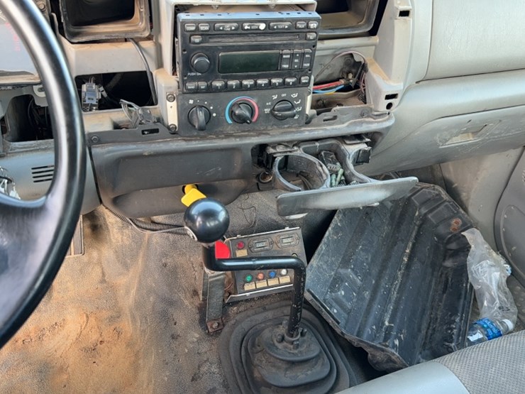 2005-ford-f750-image-23