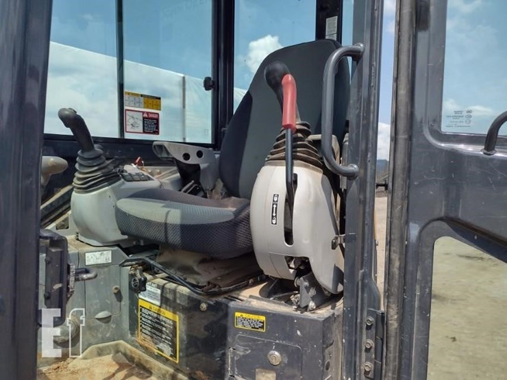 2022-deere-50g-image-14