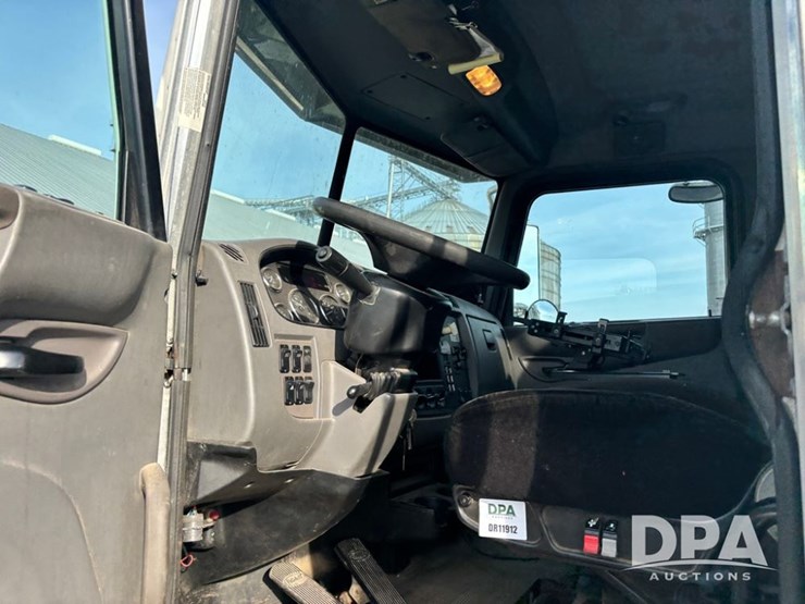 2013-peterbilt-337-image-65