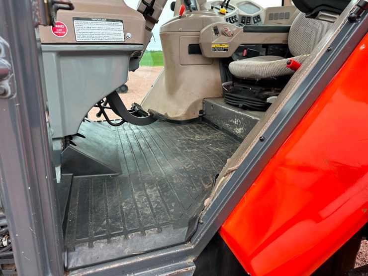 2013-kubota-m126x-image-41