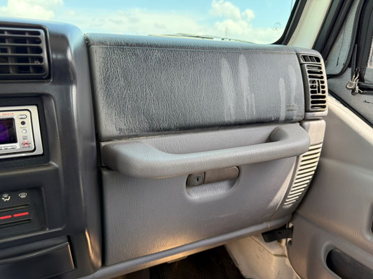 1997-jeep-wrangler-image-44
