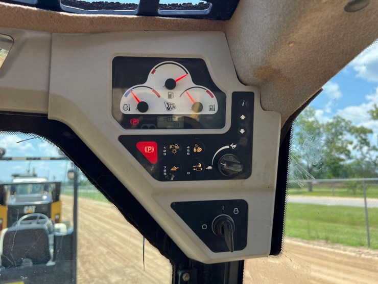 2021-jcb-3ts-8t-image-28