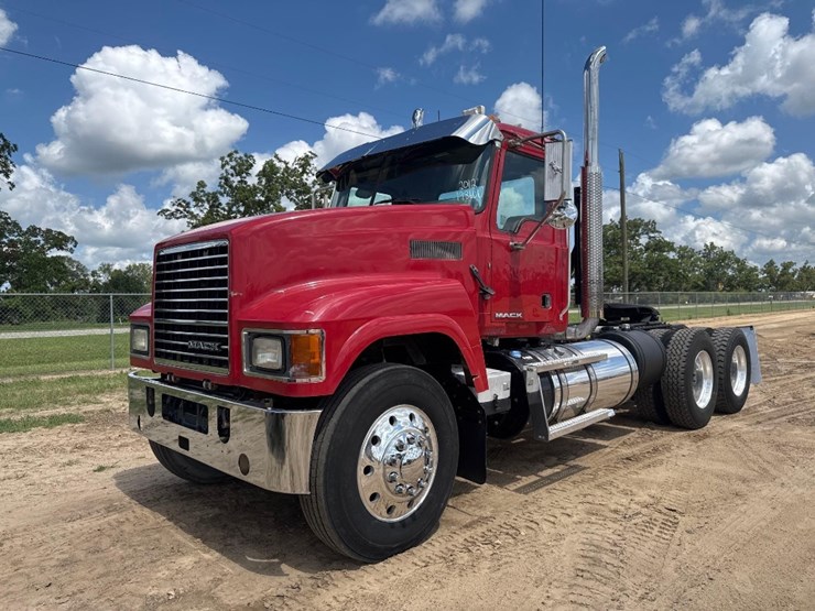 2012-mack-ch613-image-2