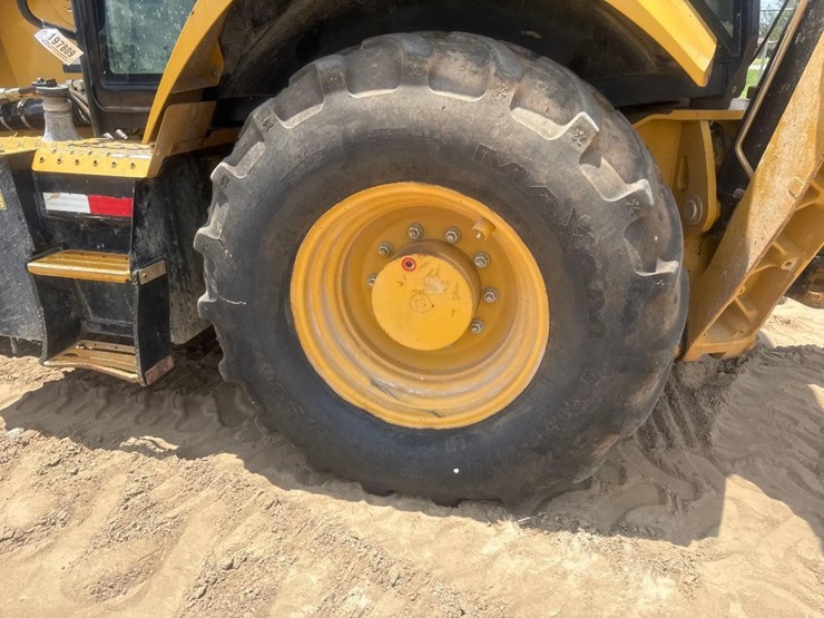 2019-caterpillar-440-image-7