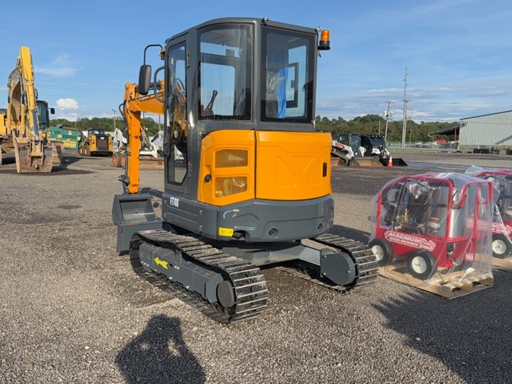 #2044-•-2025-future-ft40-mini-excavator-image-9
