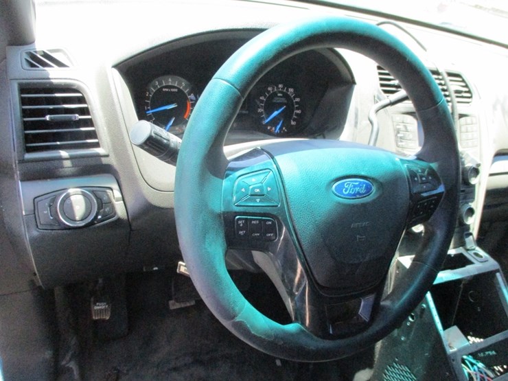 2016-ford-explorer-image-11