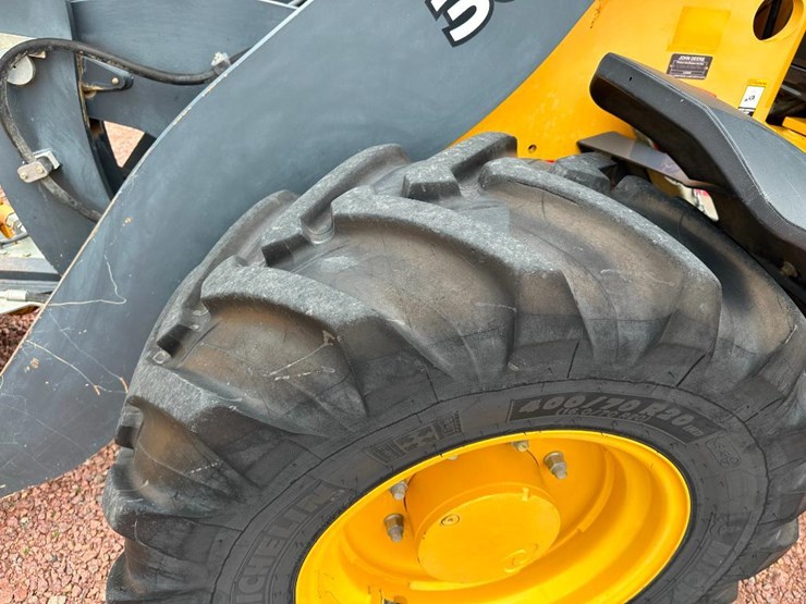 2017-deere-304l-image-11
