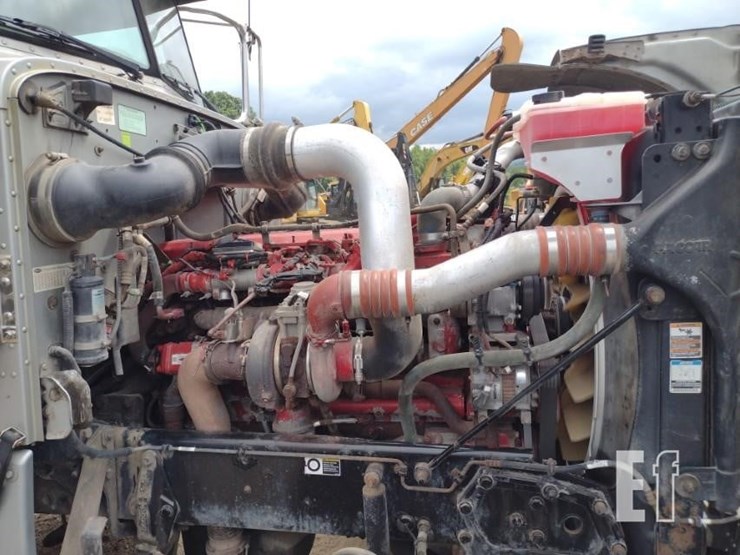 2011-peterbilt-388-image-17