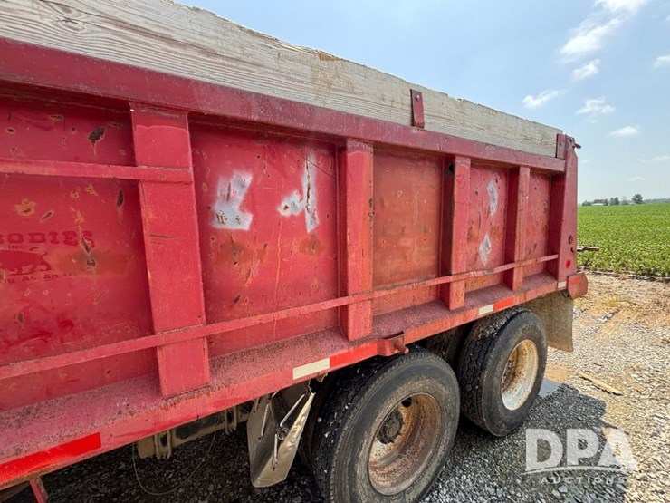1997-freightliner-fld112-image-13