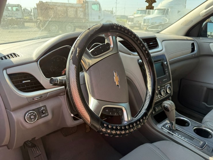 2013-chevrolet-traverse-image-35