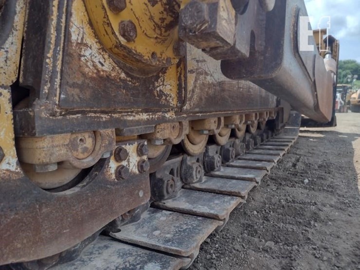 2011-deere-850k-image-34
