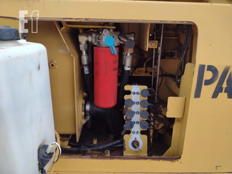 2004-caterpillar-d5g-xl-image-39