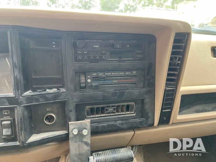1990-jeep-cherokee-limited-image-51