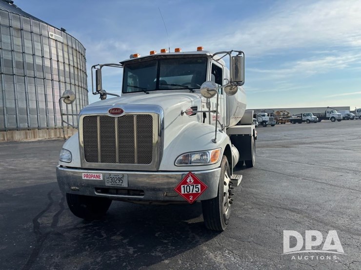 2013-peterbilt-337-image-21