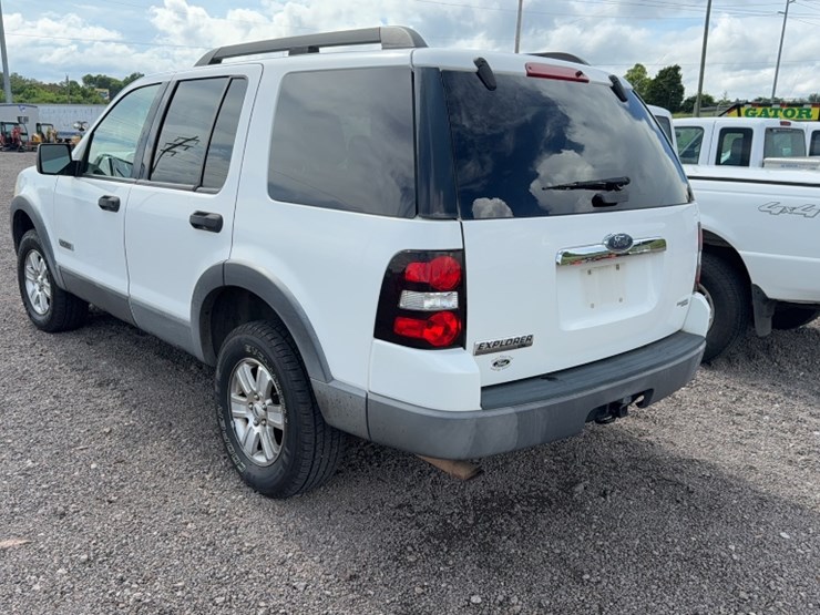 2006-ford-explorer-image-10