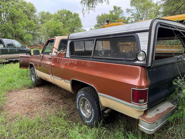 1983-chevy-silverado-10-snowplow-pickup-image-3