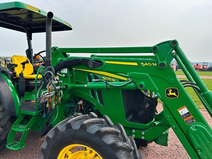2018-john-deere-5075m-image-21