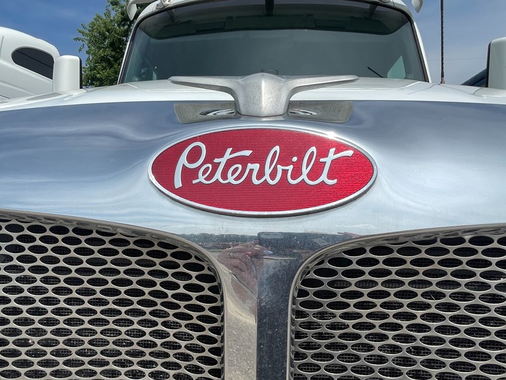 2015-peterbilt-579-image-16