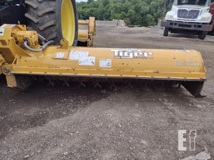 2015-john-deere-6105d-image-31