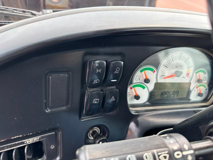 2007-caterpillar-c11-image-60