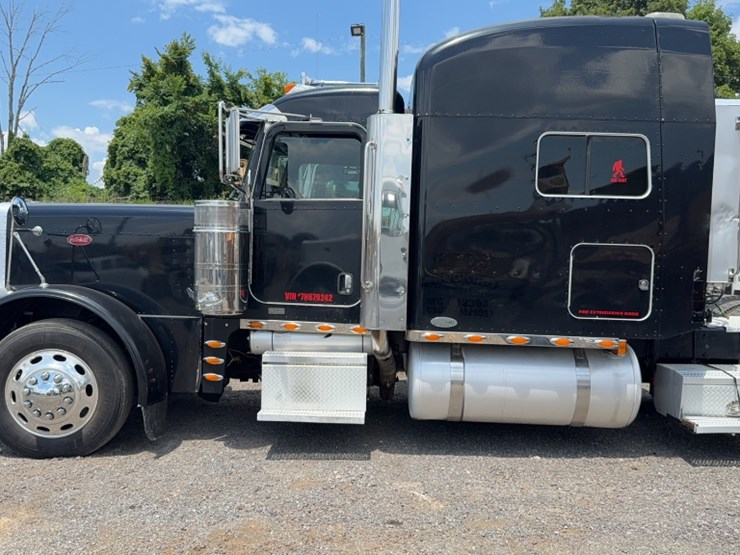 2007-peterbilt-379-image-11