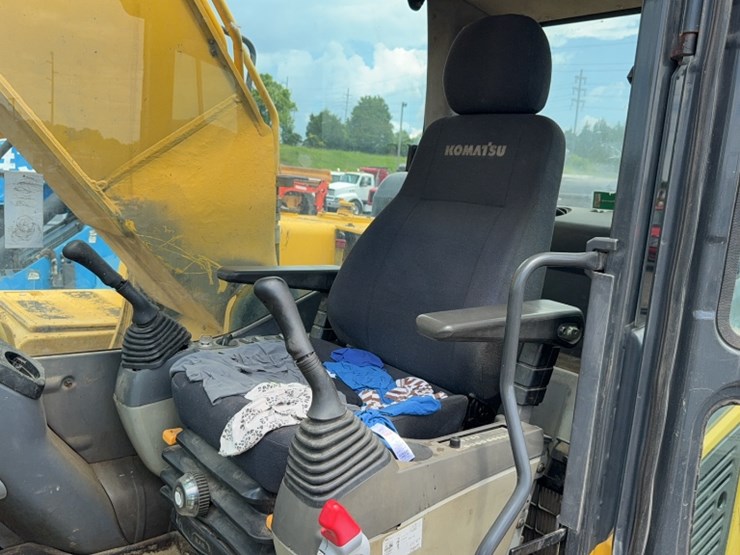 2010-komatsu-pc220-lc-image-17