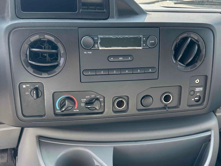 2013-ford-e350-image-22