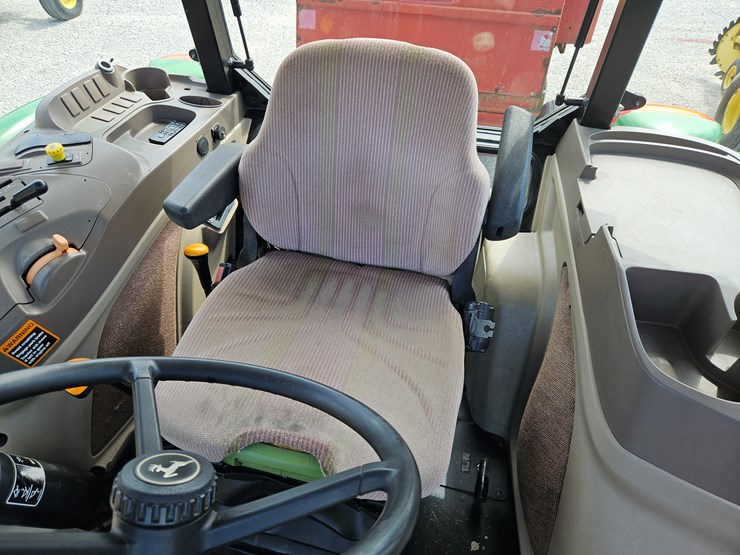 2013-john-deere-6115d-image-9